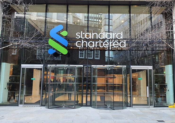 Standard_Chartered_headquarters_in_London-Front_view
