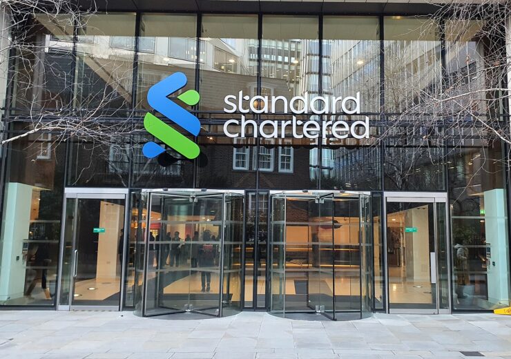 Standard_Chartered_headquarters_in_London-Front_view