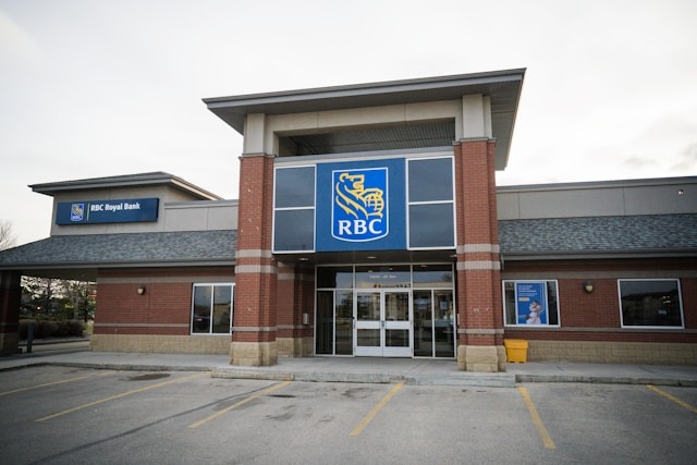 RBC completes the acquisition of HSBC Bank Canada. (Credit: Frugal Flyer on Unsplash)